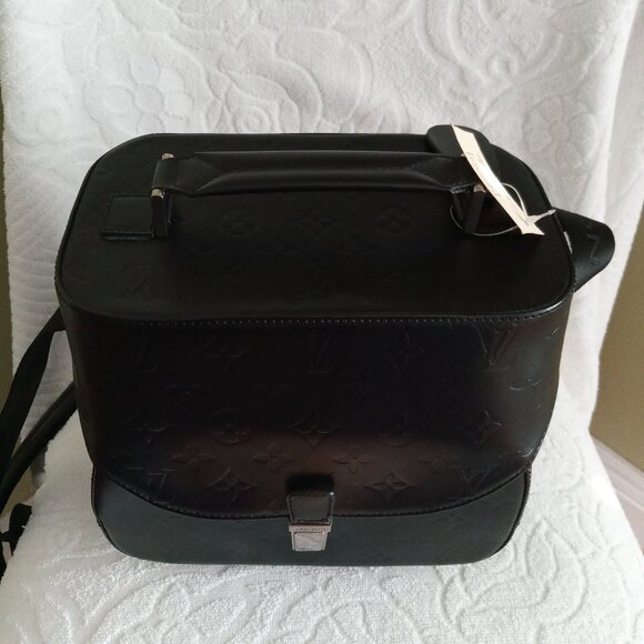 Embossed Monogram Camera Bag/Makeup Case NWT - Picture 6 of 11